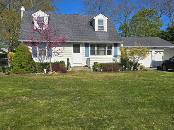 25 Newins Street, Center Moriches NY 11934