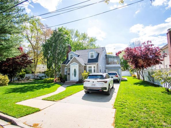 1360 Beulah Court, Baldwin NY 11510