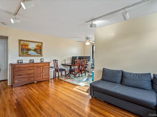 160-10 Cross Island Parkway 6178, Whitestone NY 11357