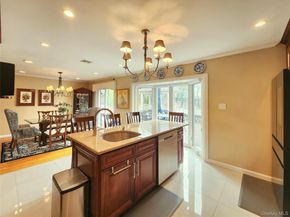 7 Market Drive, Syosset NY 11791