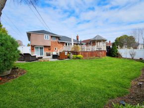 7 Market Drive, Syosset NY 11791