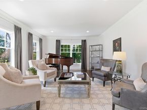 5 Toboggan Hill Path, Cold Spring Harbor NY 11724