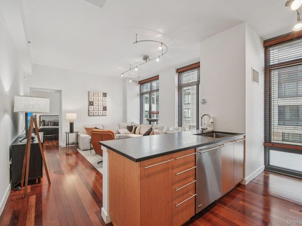 25 City Place 4B, White Plains NY 10601