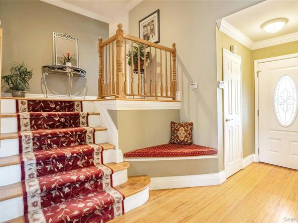 37 Winthrop Road, Plainview NY 11803