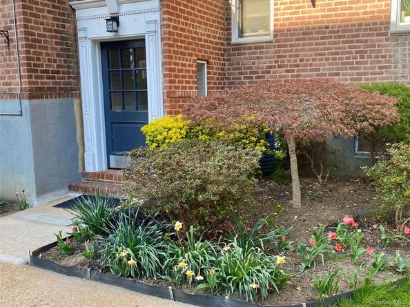 22 Mulford Place 5C, Hempstead NY 11550