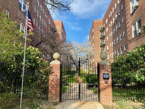 22 Mulford Place 5C, Hempstead NY 11550