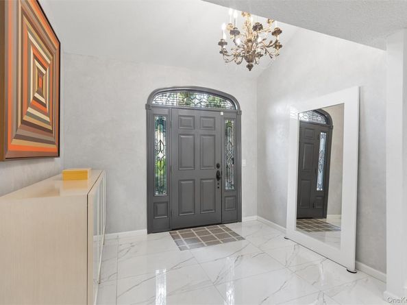 2064 Oliver Way, Merrick NY 11566