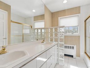 2064 Oliver Way, Merrick NY 11566