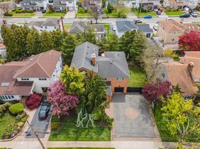 2064 Oliver Way, Merrick NY 11566