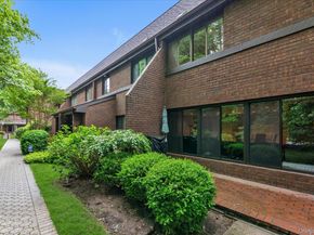 41 Spring Hollow, Roslyn NY 11576