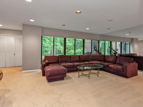 41 Spring Hollow, Roslyn NY 11576
