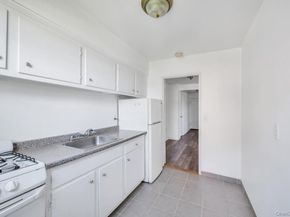 111 S Centre Avenue 2VV, Rockville Centre NY 11570