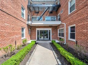 111 S Centre Avenue 2VV, Rockville Centre NY 11570