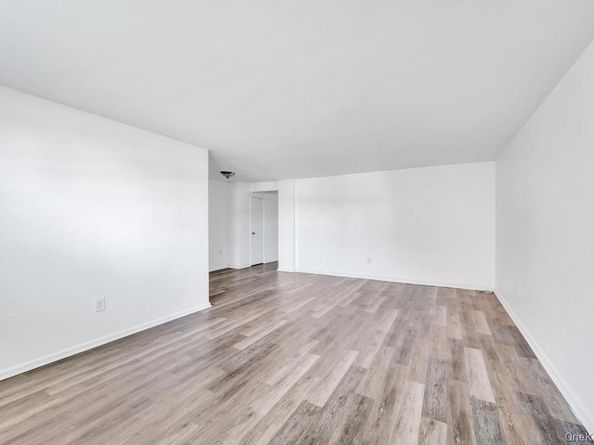 111 S Centre Avenue 2VV, Rockville Centre NY 11570