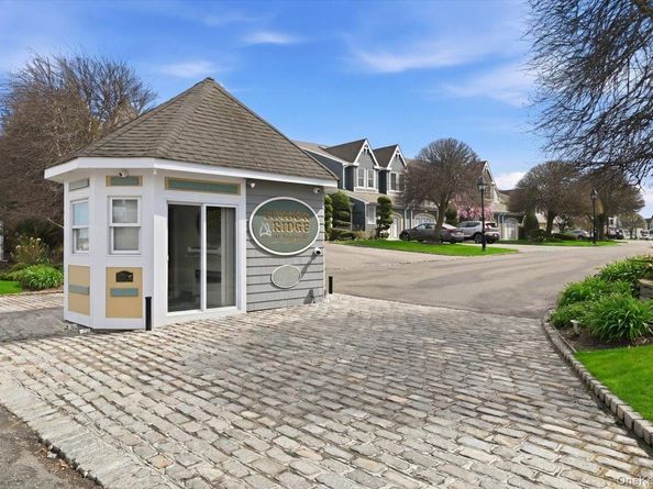 1 Victoria Drive, Amityville NY 11701