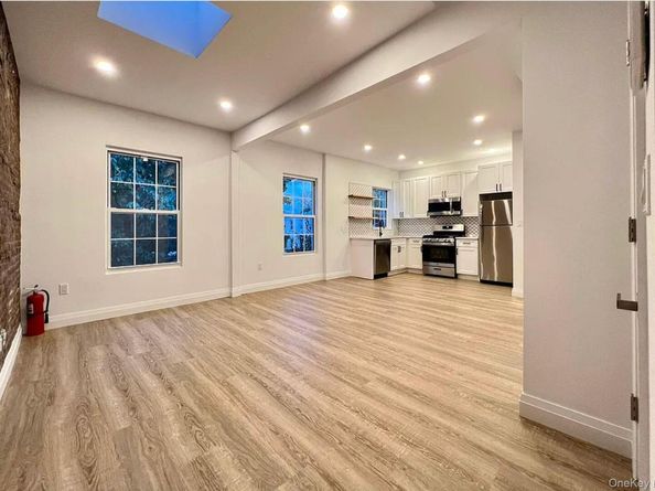 4112 20th Avenue, Astoria NY 11105