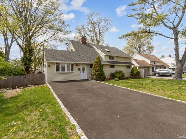28 Apollo Lane, Hicksville NY 11801