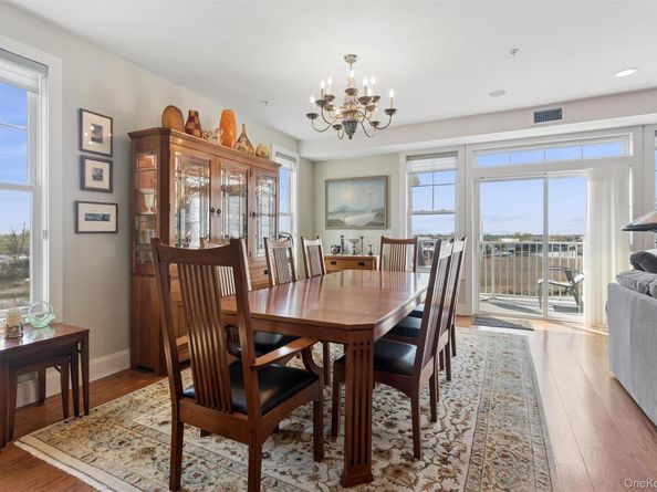 332 Marina Pointe Drive 332, East Rockaway NY 11518