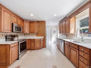39 Fallen Leaf Road, Holbrook NY 11741
