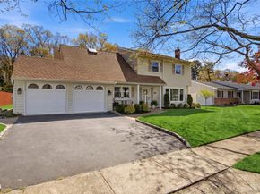 39 Fallen Leaf Road, Holbrook NY 11741
