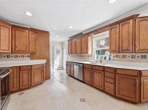 39 Fallen Leaf Road, Holbrook NY 11741