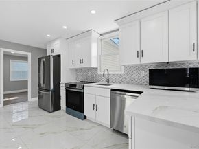 10 Curlin Lane, Saint James NY 11780