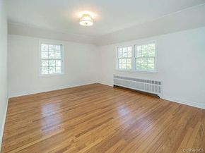 8 Chelsea Drive, Port Washington NY 11050