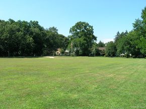 8 Chelsea Drive, Port Washington NY 11050