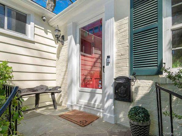 8 Chelsea Drive, Port Washington NY 11050