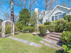 8 Chelsea Drive, Port Washington NY 11050