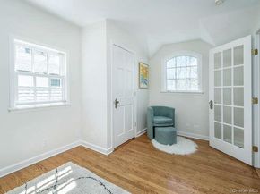 8 Chelsea Drive, Port Washington NY 11050