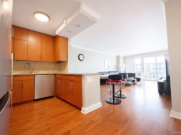 1815 215th Street 16J, Bayside NY 11360