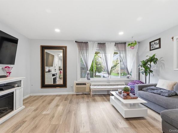 101 Edmunton Drive G2, North Babylon NY 11703