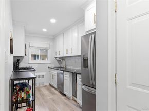 101 Edmunton Drive G2, North Babylon NY 11703