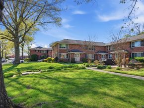 101 Edmunton Drive G2, North Babylon NY 11703