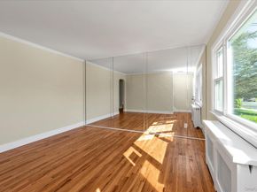 241 Phyllis Drive, Lindenhurst NY 11757