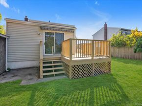 241 Phyllis Drive, Lindenhurst NY 11757