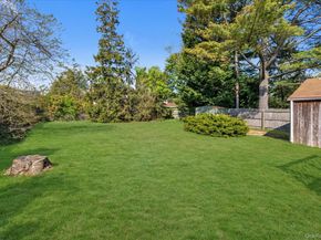 241 Phyllis Drive, Lindenhurst NY 11757