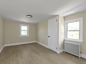 241 Phyllis Drive, Lindenhurst NY 11757