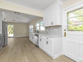 241 Phyllis Drive, Lindenhurst NY 11757
