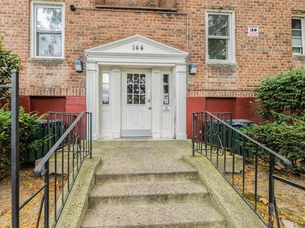 144 Ravine Avenue 2C, Yonkers NY 10701
