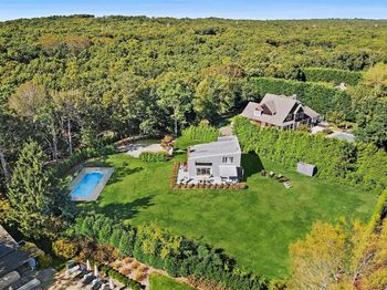 700 Edge Of Woods Road