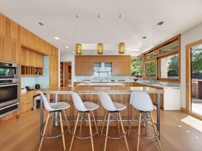 22525 Rolling Hills Road, Saratoga CA 95070
