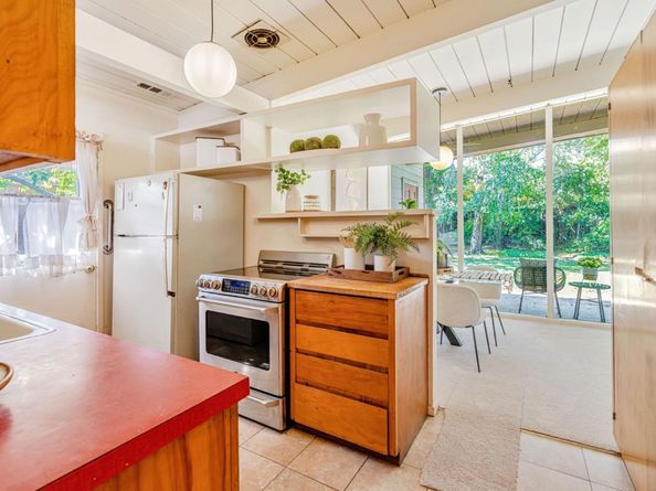 26 Roosevelt Circle, Palo Alto CA 94306