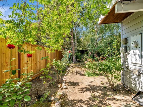 26 Roosevelt Circle, Palo Alto CA 94306