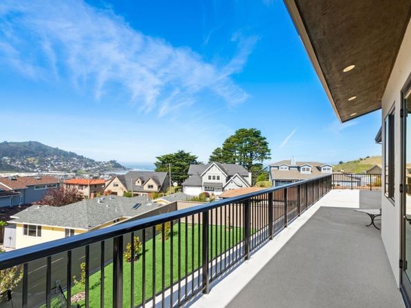 1016 Escalero Avenue, Pacifica CA 94044