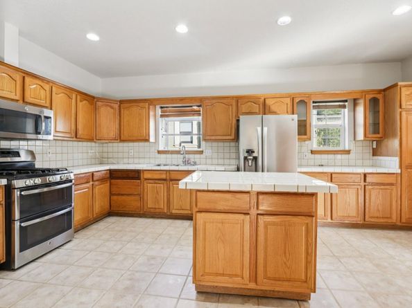 641 63rd Street, Oakland CA 94609