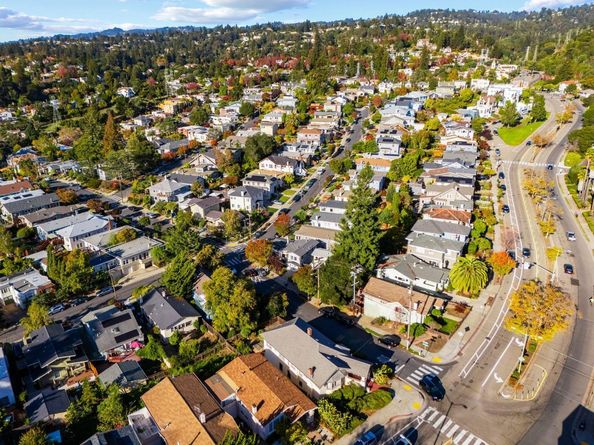 1200 El Centro Avenue, Oakland CA 94602