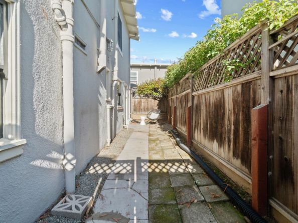 1200 El Centro Avenue, Oakland CA 94602