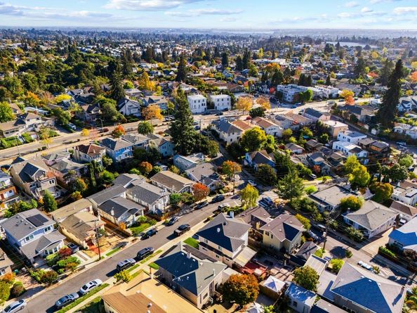 1200 El Centro Avenue, Oakland CA 94602